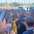 ASSISTA: torcedores invadem CT do Sport e ameaçam jogadores imagem
