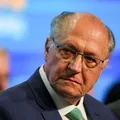 Alckmin detona Eduardo Bolsonaro: 'trabalha contra interesse do país' imagem