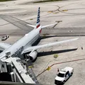 Avião nos EUA é evacuado após incêndio nos freios imagem