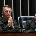 Bolsonaro chora e pede orações por ele durante sessão no Senado imagem