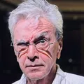 Caetano Veloso é parado em blitz e pedido de policial surpreende imagem