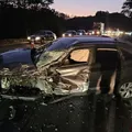 Cantor sertanejo sofre acidente e tem carro destruído imagem