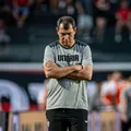 Carille admite busca por mais reforços e prevê Vitória "confiante" imagem