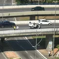 Carro capota em viaduto e trânsito fica lento no Canela imagem