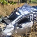 Casal sai para namorar e morre após carro cair de 400 metros de altura imagem