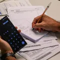 Com Selic a 15%, saiba onde vale a pena investir para ter grande retorno imagem