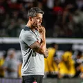 Com bom histórico, Thiago Carpini reencontra o Vitória após demissão imagem