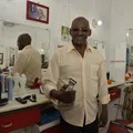 De Ray Charles a barbeiro: conheça Samuka, que mora no Costa Azul há 40 anos imagem