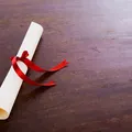 Diploma do ensino superior “de papel” não valerá mais imagem