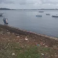 Dois corpos são encontrados boiando em praia no Lobato imagem
