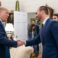 Eduardo Bolsonaro exige anistia para negociar 'tarifaço' de Trump imagem