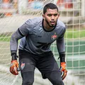 Em boa fase, Arcanjo enaltece preparador de goleiros do Vitória imagem