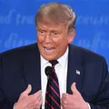 Está doente? Trump decide comentar boatos sobre sua saúde imagem