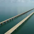 Estrada de 182 km sobre o oceano é apontada como uma das mais belas do mundo imagem