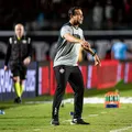 Estreante, Rodrigo Chagas enaltece torcida e psicológico do Vitória imagem