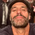 Ex-ator da Globo e Record tem piora em saúde e família faz apelo forte imagem