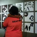 Exposição com fotografias de detentas estreia no MAC imagem