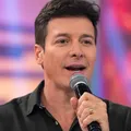 Fora da Record, Rodrigo Faro retorna à Globo após 16 anos imagem