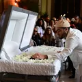 Francisco Gil presta última homenagem a Preta Gil durante velório imagem