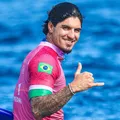 Gabriel Medina assume romance com ex de Zé Felipe imagem