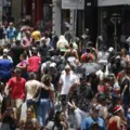 IBGE divulga população total do Brasil, veja o número e quanto mudou imagem