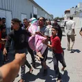 Israel mata 93 palestinos que buscavam comida, diz Gaza imagem