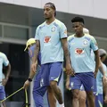 João Pedro e Estevão devem estrear como titulares na Seleção contra Chile imagem