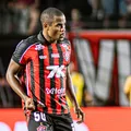 Lateral da base estreia e ganha elogios; Chagas explica saída imagem