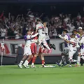 Libertadores: Rafael brilha nos pênaltis e São Paulo avança às quartas imagem