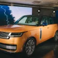 Marca de luxo lança carros com pinturas inspiradas em paisagens brasileiras imagem