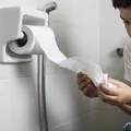 Mito ou verdade: papel higiênico deve ir no vaso sanitário ou no lixo? imagem