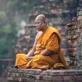 Monges budistas testam positivo para ecstasy em templo imagem