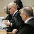 Moraes diz que Eduardo Bolsonaro age de maneira covarde contra Brasil imagem