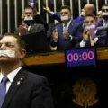 Mota ameaça suspender mandato de deputados que ocupam Mesa Diretora imagem