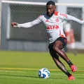 Novo lateral do Vitória deverá ser opção contra o São Paulo; entenda imagem