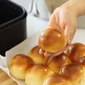 Pão quentinho em 15 minutos: receita na air fryer viraliza pela facilidade imagem
