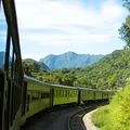 Passeio de trem é considerado o "mais mágico e pitoresco" do Brasil imagem