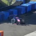 Piloto da Fórmula 1 sofre acidente grave e destrói carro da equipe imagem
