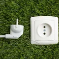 Pode ficar na tomada? 5 dicas de como economizar eletroeletrônicos e eletrodomésticos imagem