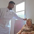 Prato feito com sangue de frango ajuda chef a resgatar raízes familiares imagem