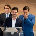 Prefeito de LEM assina termo para regularização fundiária imagem