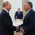 Pressão dos EUA: Putin encontra enviado de Trump antes de sanções imagem