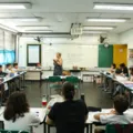 Professores terão carteira nacional com benefícios a partir de outubro imagem