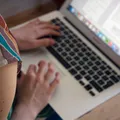 Quente ou frio? Saiba os perigos dos climas para seu eletrônico imagem
