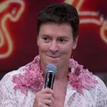 Rodrigo Faro sai do controle e fica de cueca na Globo; veja imagem