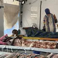 Surto mortal de cólera se espalha em meio à guerra e chuva intensa imagem