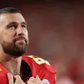 Travis Kelce e Patrick Mahomes são recebidos com festa no Brasil imagem