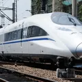 Trem inédito no mundo que chega a 450 km/h entra em operação em 2026 imagem