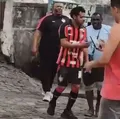 VÍDEO: anunciado pelo Vitória, Romarinho caminha no Pelourinho imagem