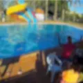 Vídeo: Homem é preso após agredir mulher com vários socos em clube imagem